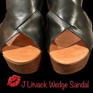 BNWB💋 Leather Wedge Sandal
